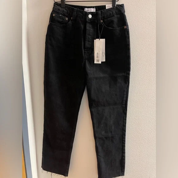 NWT Zara Black Dark Wash Cropped Jeans - Picture 2 of 4